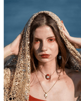 How to Layer Necklaces : The Complete Guide to Styling Effortlessly