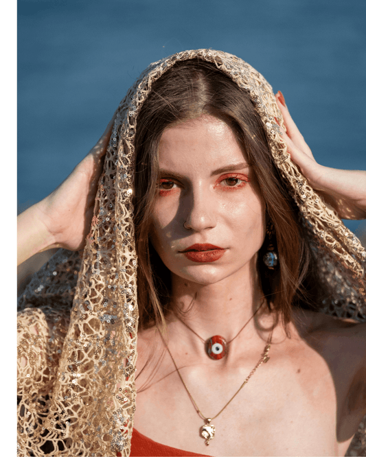 How to layer necklaces?