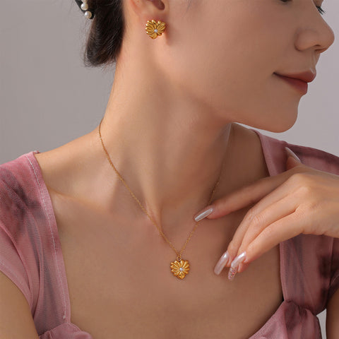 Blooming Love Pearl Necklace & Earrings Set - SazenIce