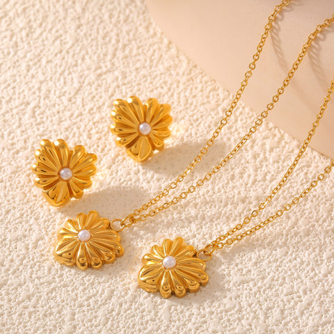 Blooming Love Pearl Necklace & Earrings Set - SazenIce