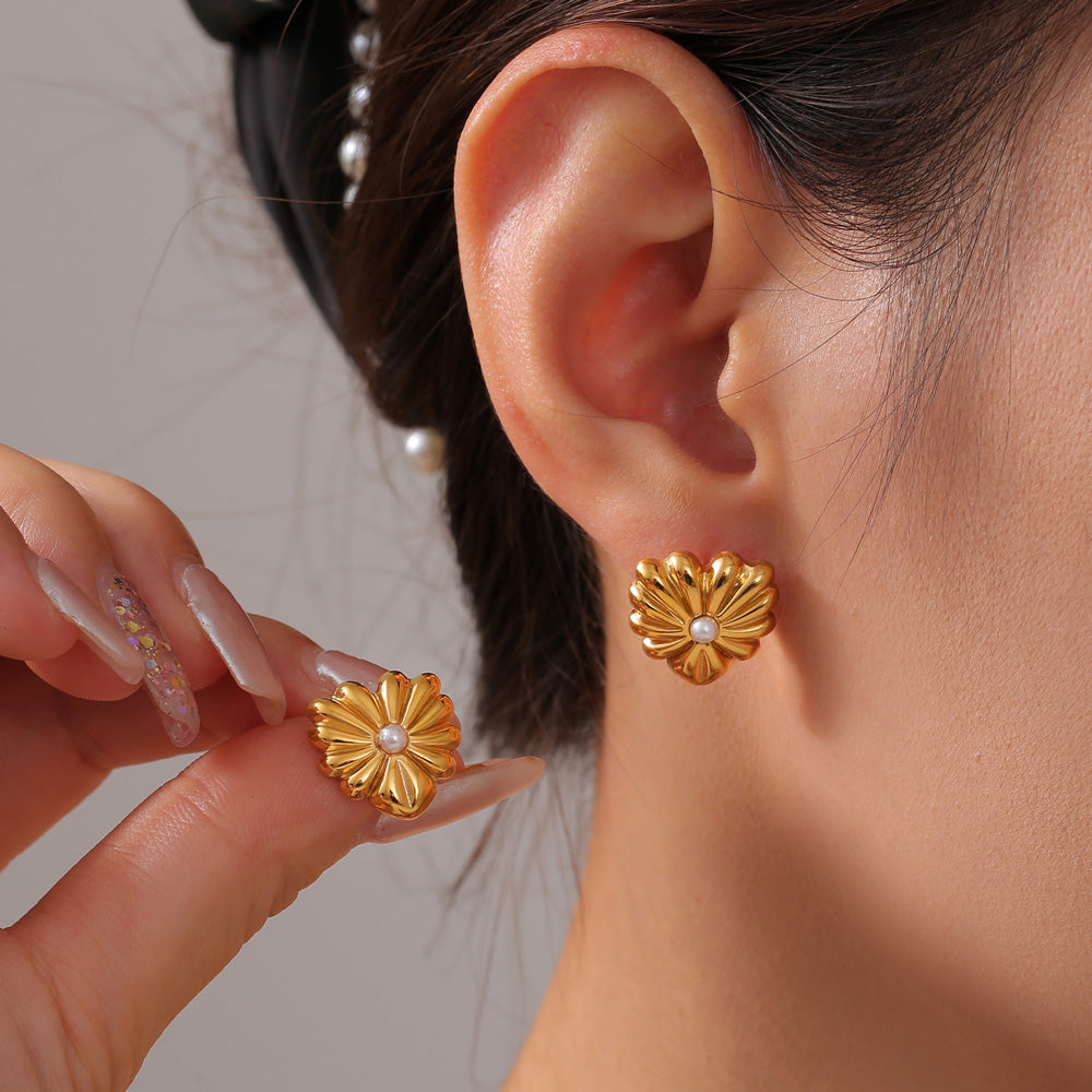 Blooming Love Pearl Necklace & Earrings Set - SazenIce