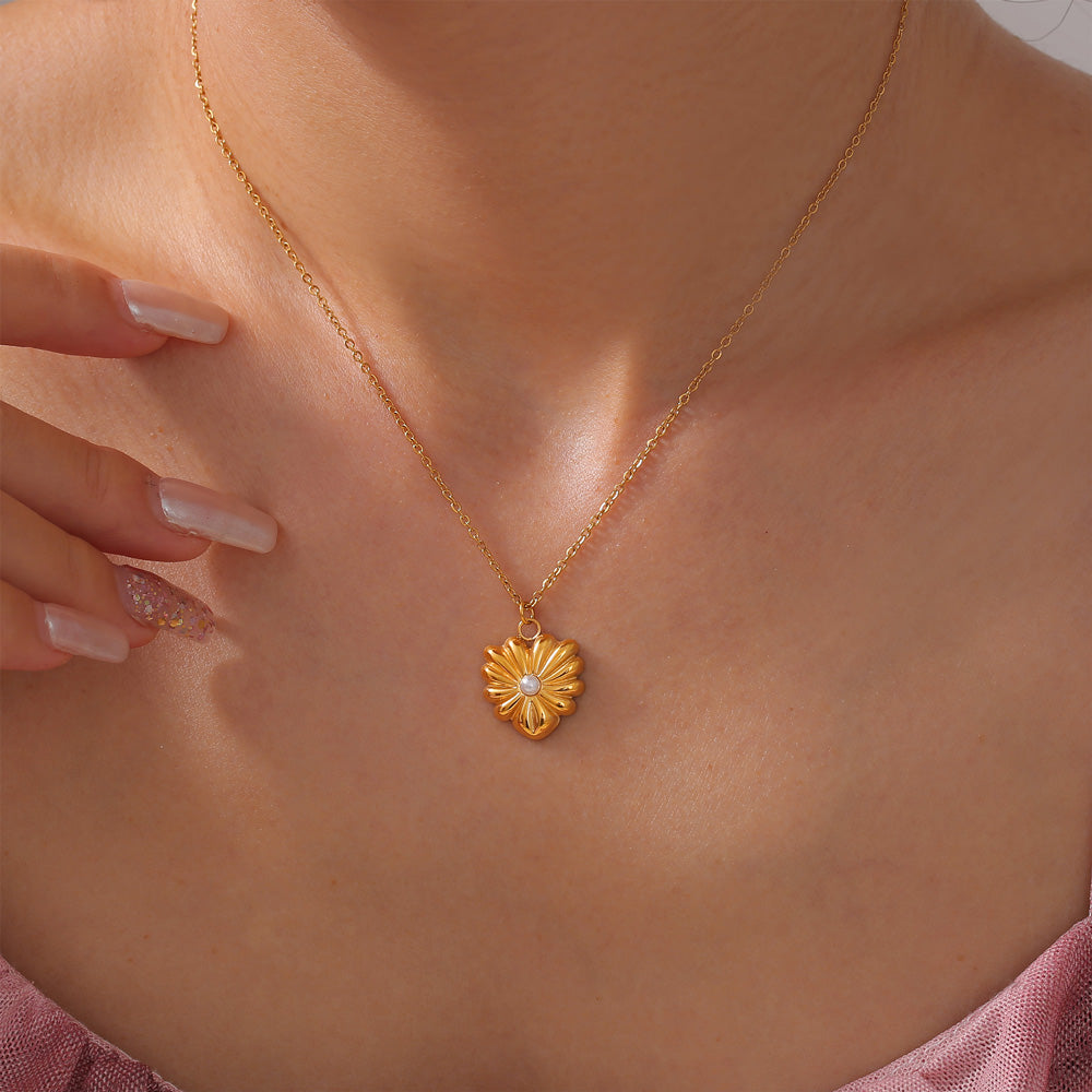 Blooming Love Pearl Necklace & Earrings Set - SazenIce