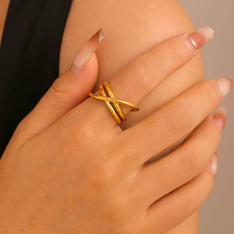 French Twisted Lines Ring - SazenIce