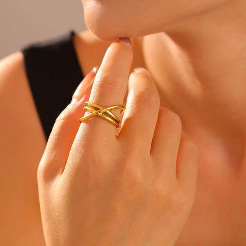 French Twisted Lines Ring - SazenIce