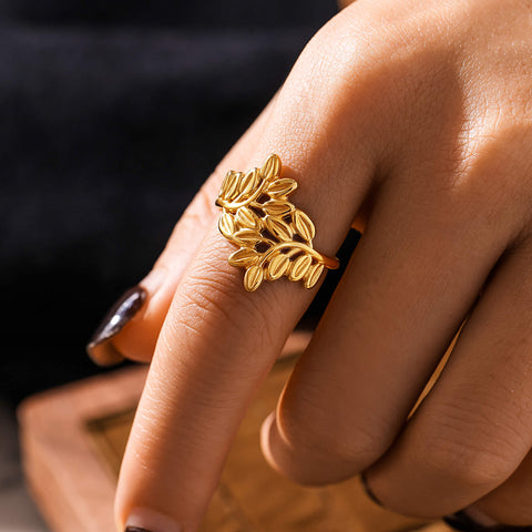 Golden Leaves Hollow Ring - SazenIce