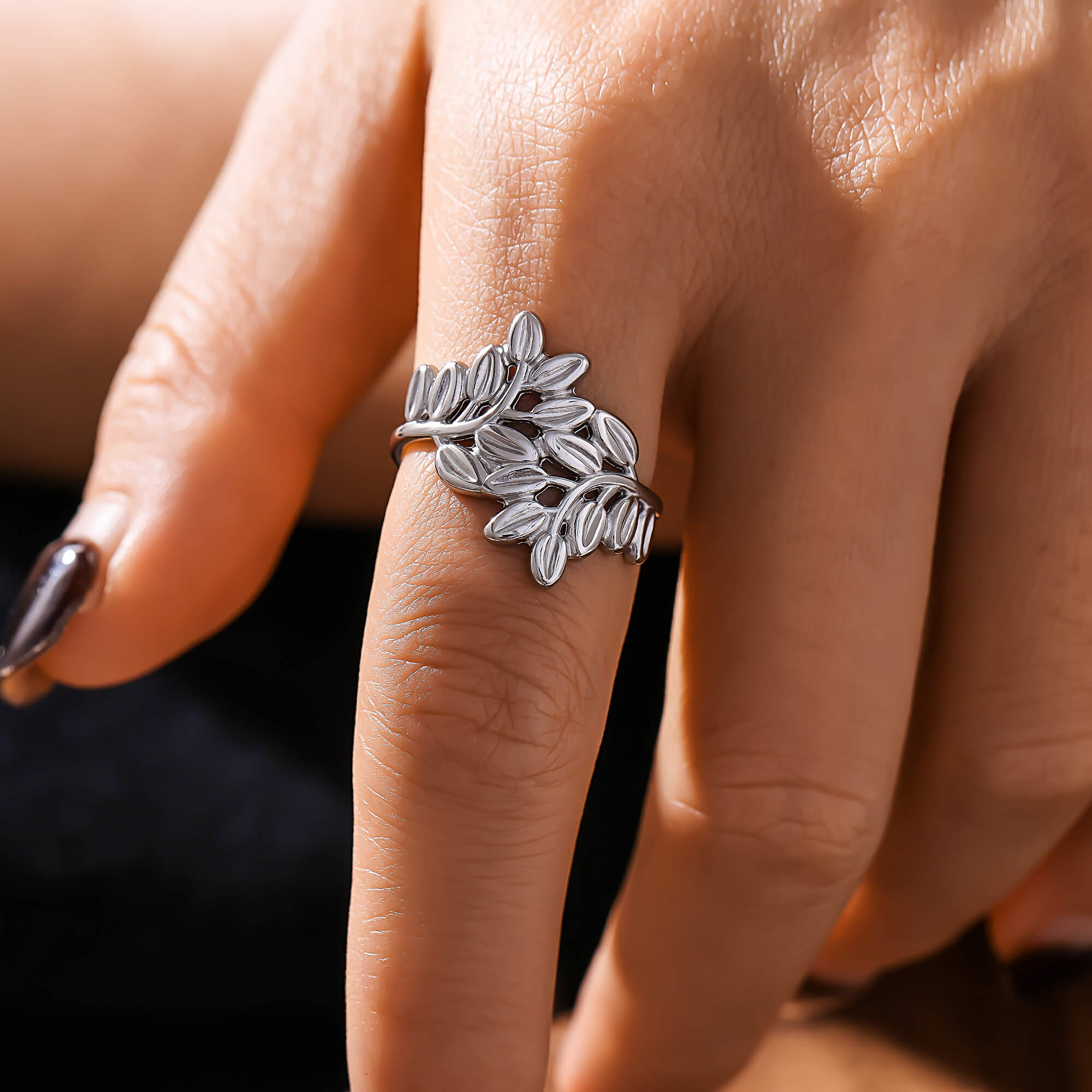 Golden Leaves Hollow Ring - SazenIce