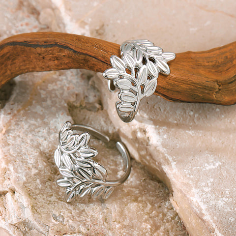 Golden Leaves Hollow Ring - SazenIce