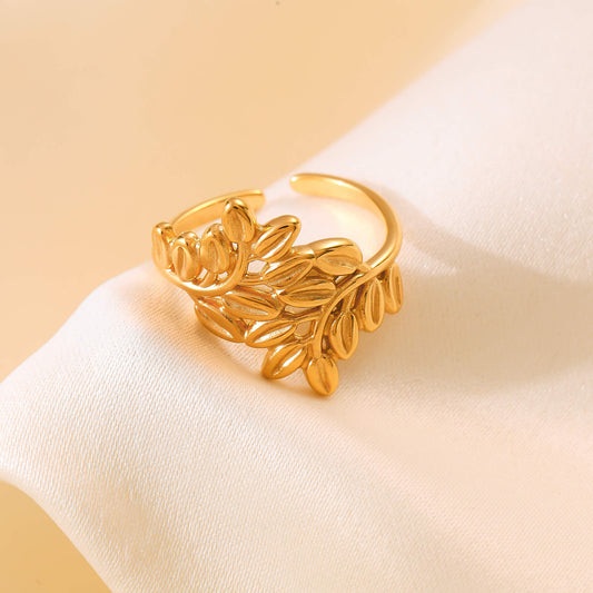 Golden Leaves Hollow Ring - SazenIce