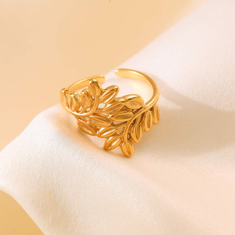 Golden Leaves Hollow Ring - SazenIce