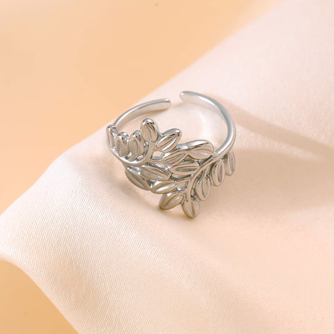 Golden Leaves Hollow Ring - SazenIce