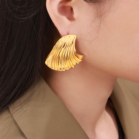 Golden Wave Shell Earrings - SazenIce