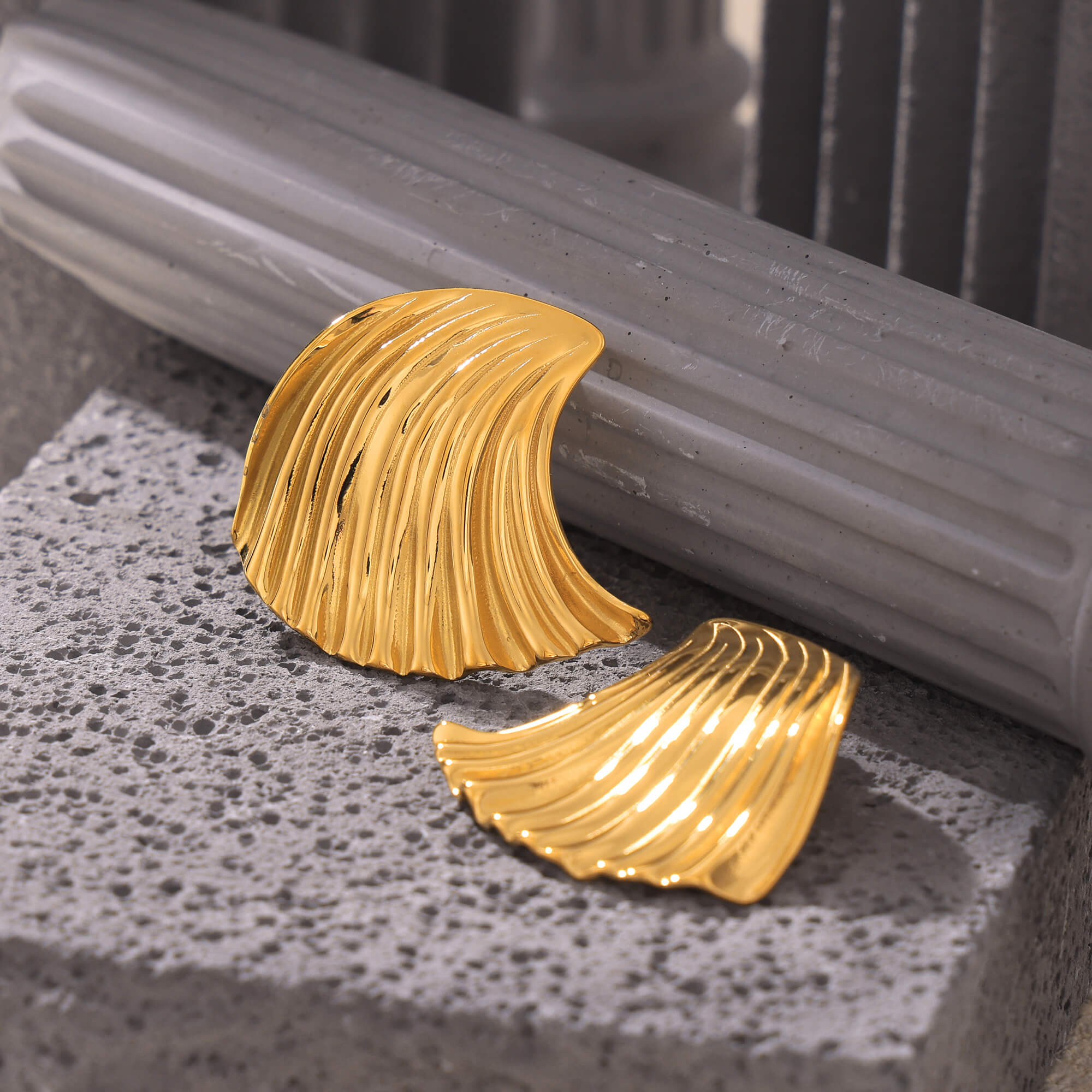 Golden Wave Shell Earrings - SazenIce