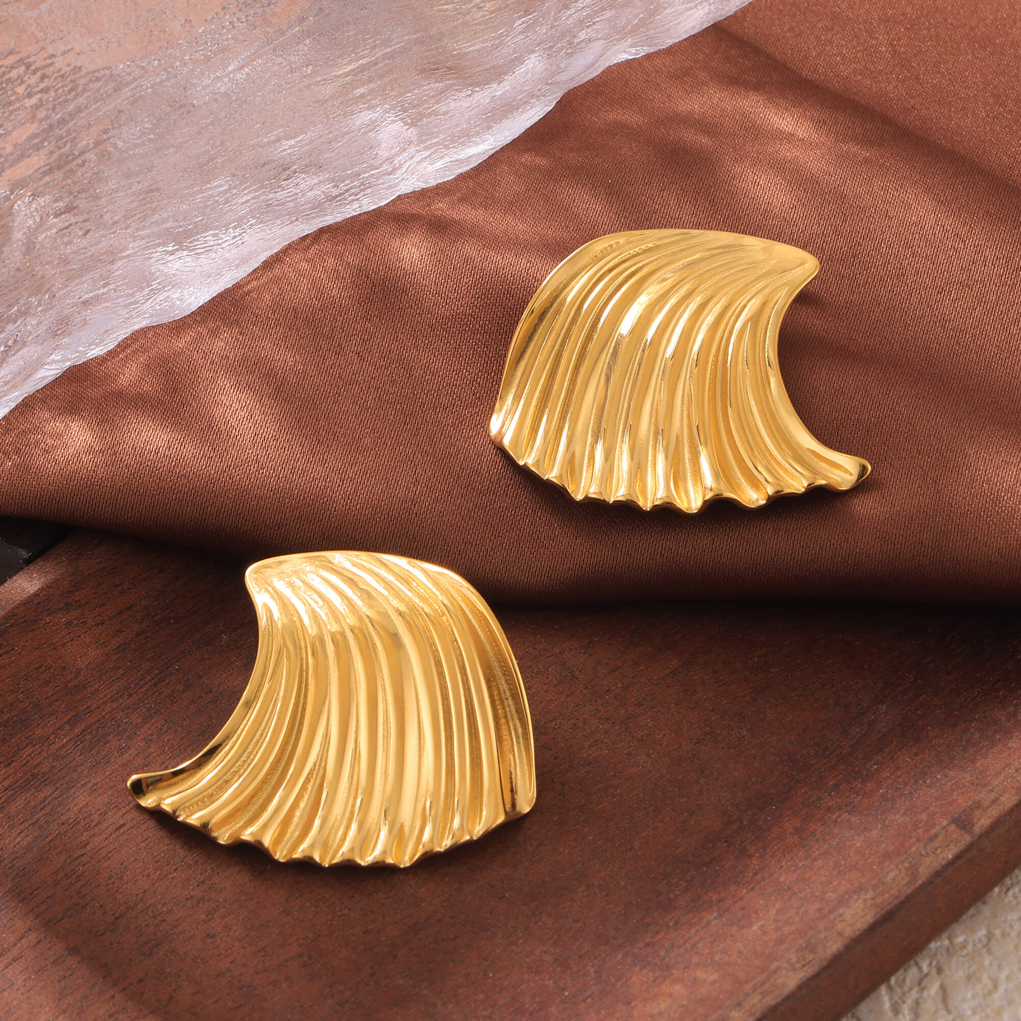 Golden Wave Shell Earrings - SazenIce