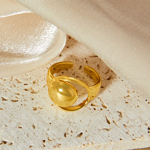 Luna Geometric Crescent Ring - SazenIce