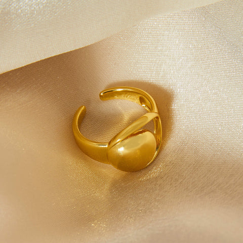 Luna Geometric Crescent Ring - SazenIce