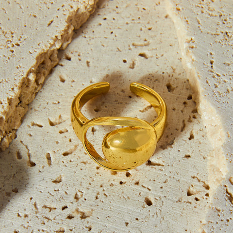 Luna Geometric Crescent Ring - SazenIce