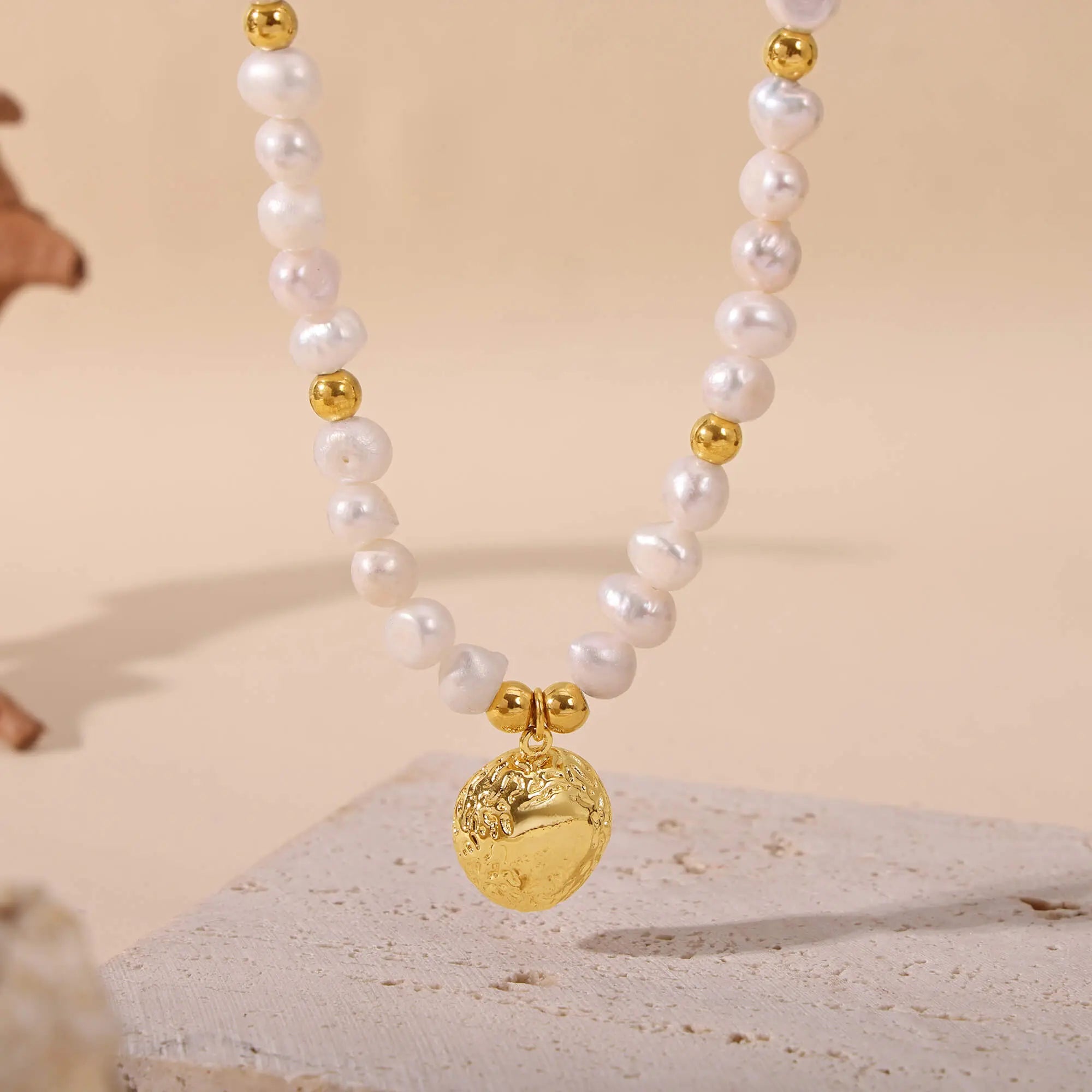 Minimalist Freshwater Pearl Gold Pendant - SazenIce
