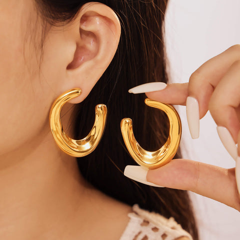Minimalist Gold Crescent Earrings - SazenIce