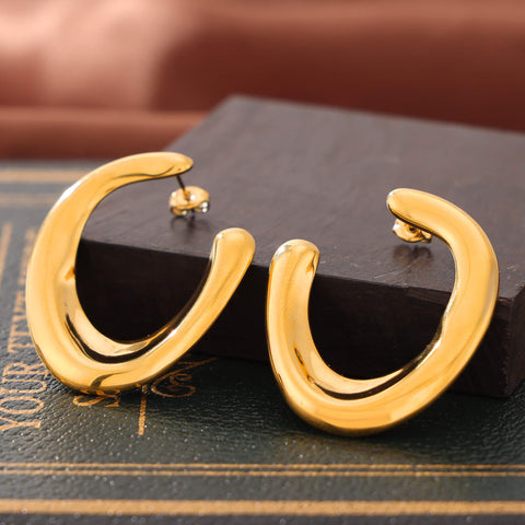 Minimalist Gold Crescent Earrings - SazenIce