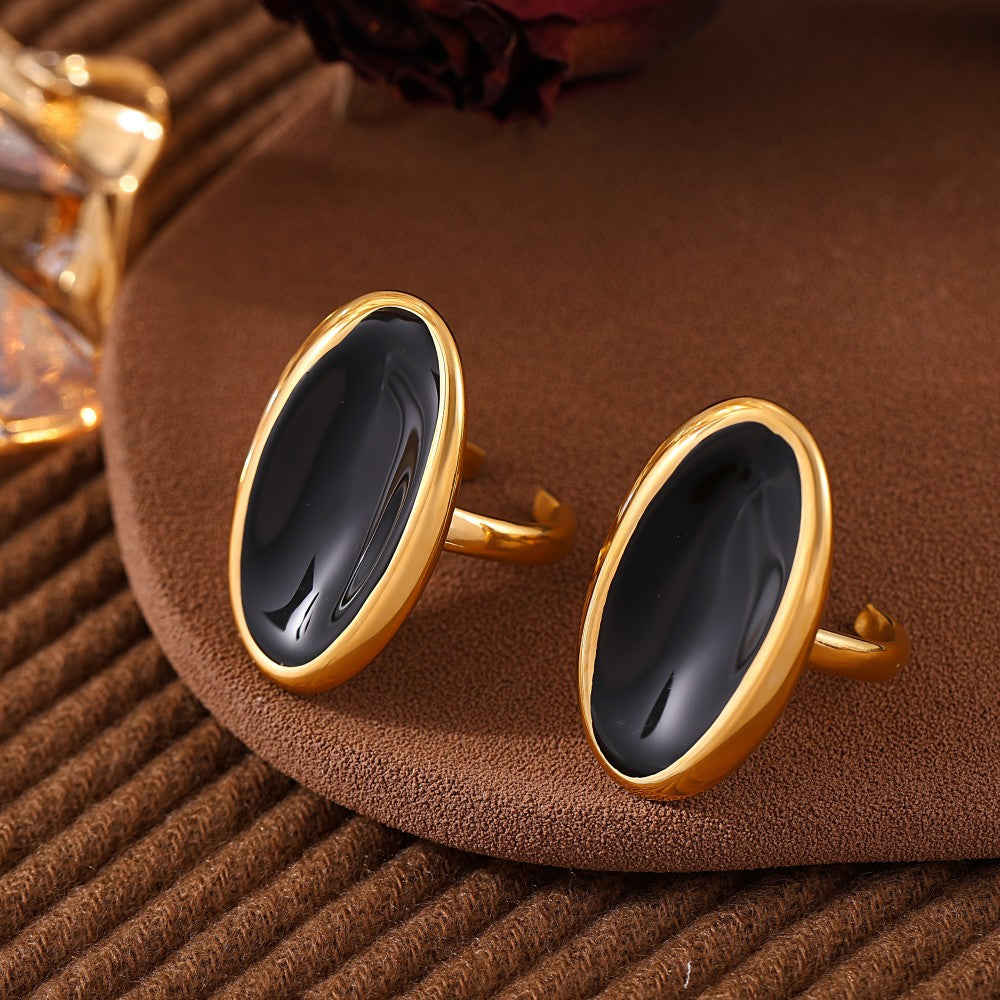 Parisian Oval Onyx Ring - SazenIce