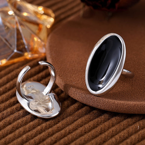 Parisian Oval Onyx Ring - SazenIce
