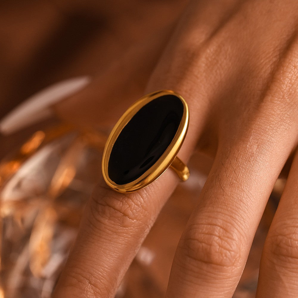Parisian Oval Onyx Ring - SazenIce
