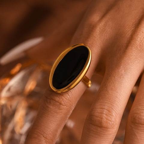Parisian Oval Onyx Ring - SazenIce