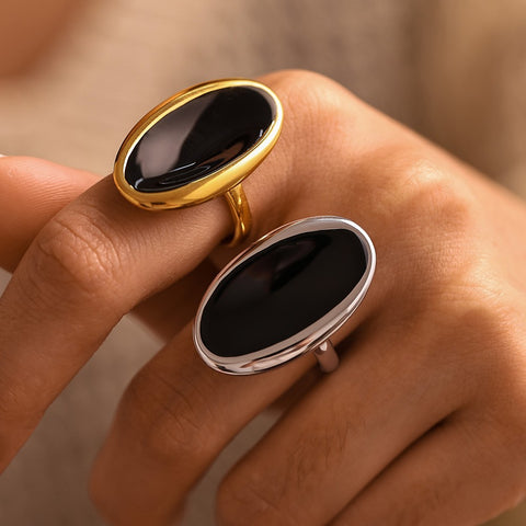 Parisian Oval Onyx Ring - SazenIce
