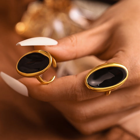 Parisian Oval Onyx Ring - SazenIce