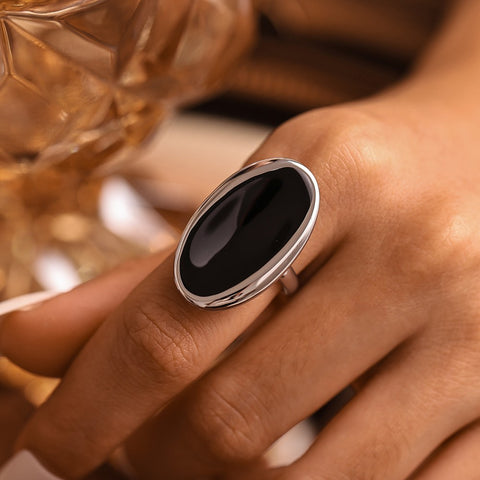 Parisian Oval Onyx Ring - SazenIce