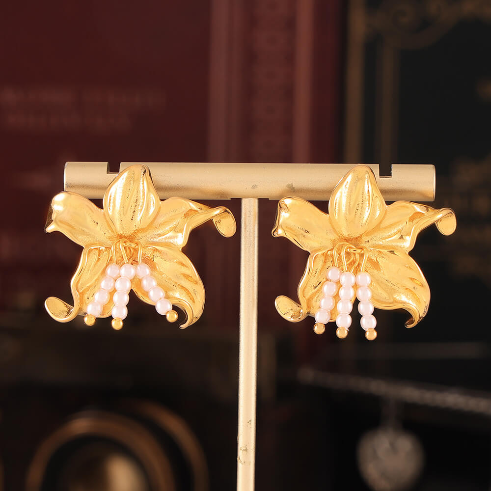 Pearl Lily Blossom Earrings - SazenIce