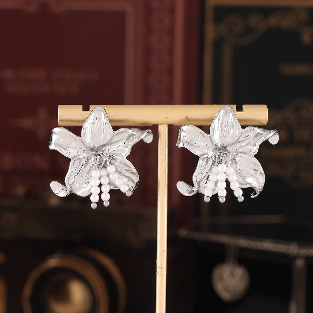 Pearl Lily Blossom Earrings - SazenIce