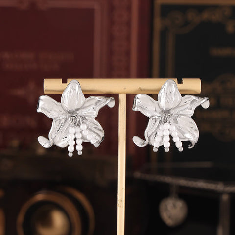 Pearl Lily Blossom Earrings - SazenIce