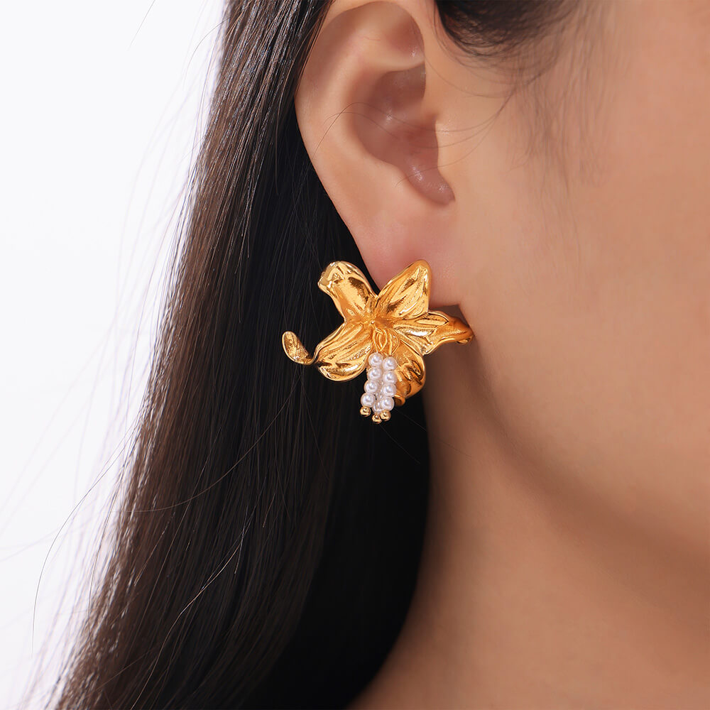 Pearl Lily Blossom Earrings - SazenIce