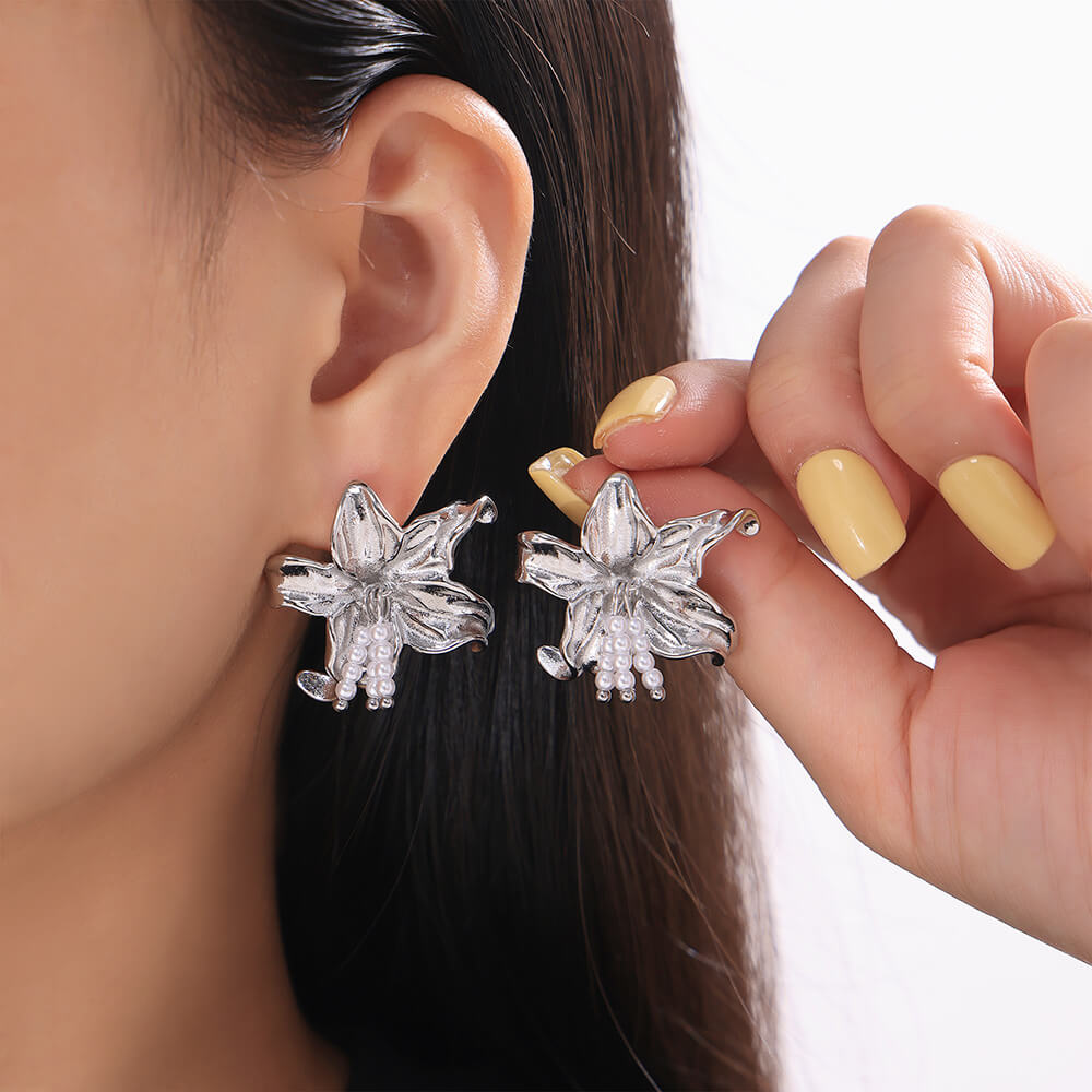 Pearl Lily Blossom Earrings - SazenIce