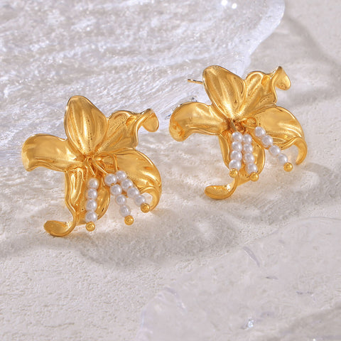 Pearl Lily Blossom Earrings - SazenIce
