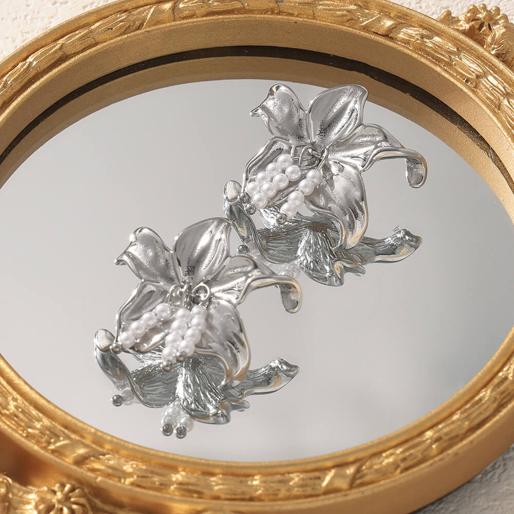 Pearl Lily Blossom Earrings - SazenIce