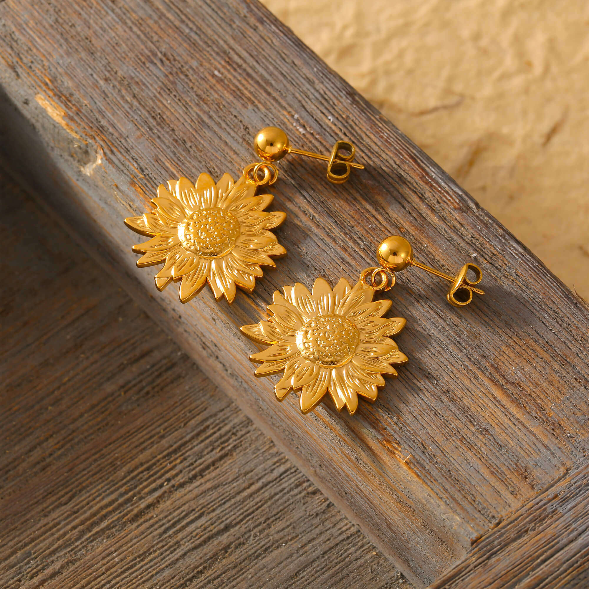 Radiant Soul Earrings - SazenIce