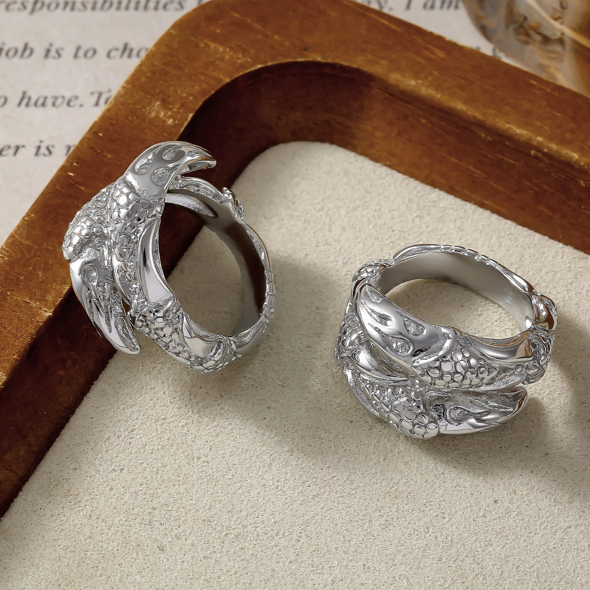 Textured Carved Wrap Ring - SazenIce