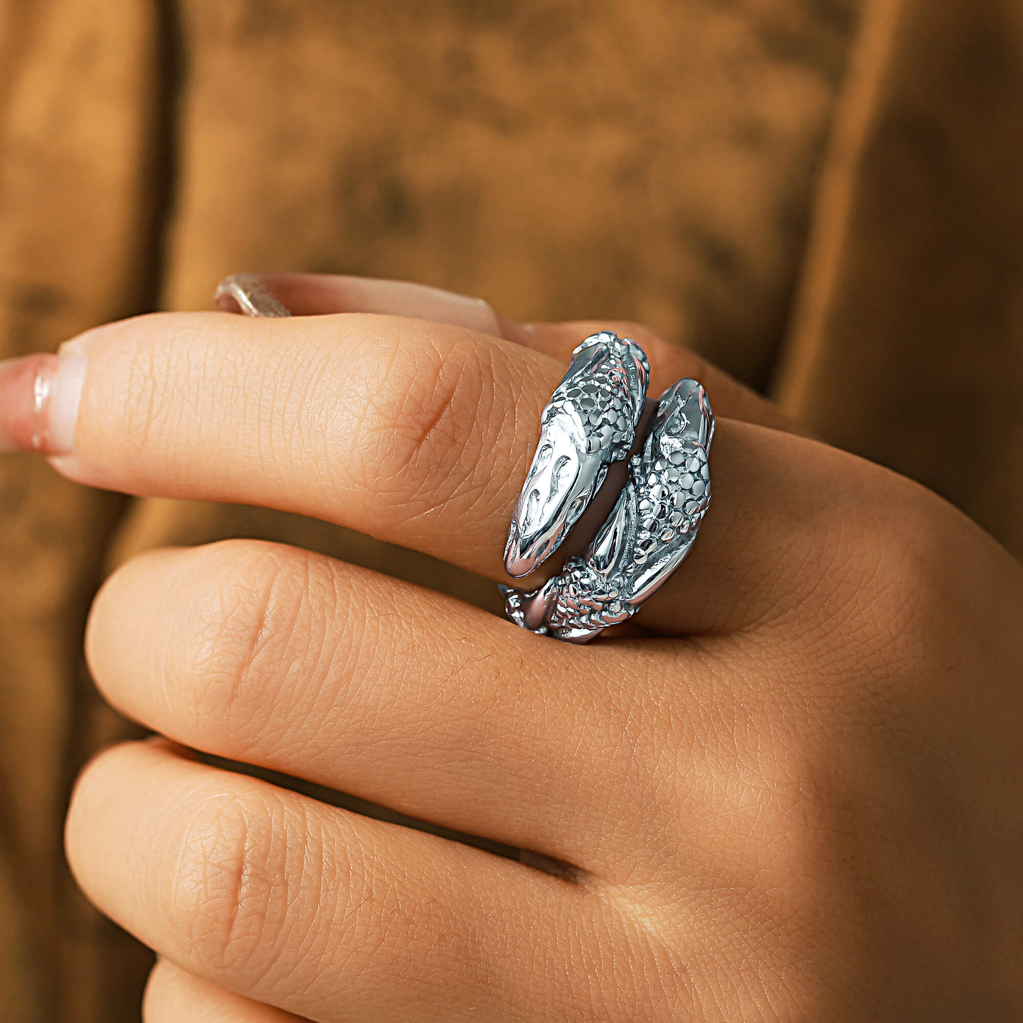 Textured Carved Wrap Ring - SazenIce