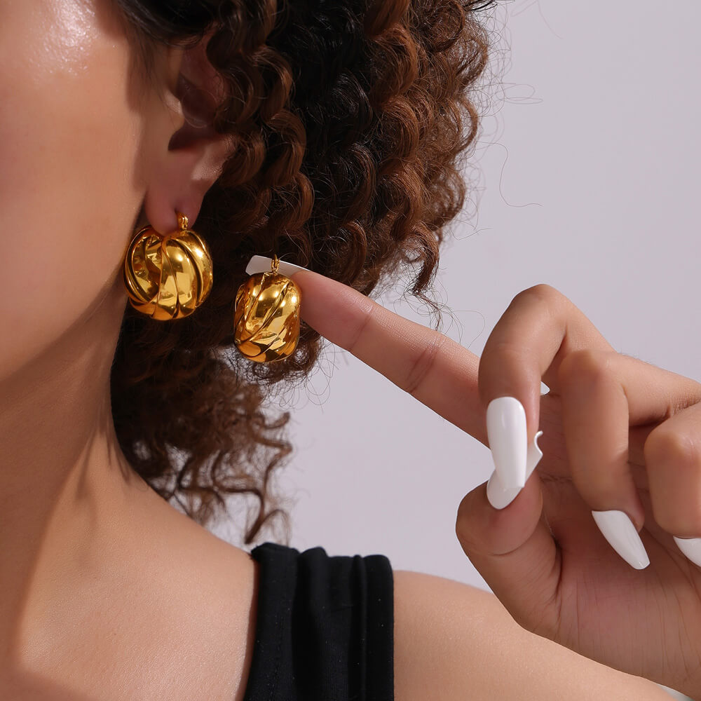 Twisted Glow Earrings - SazenIce